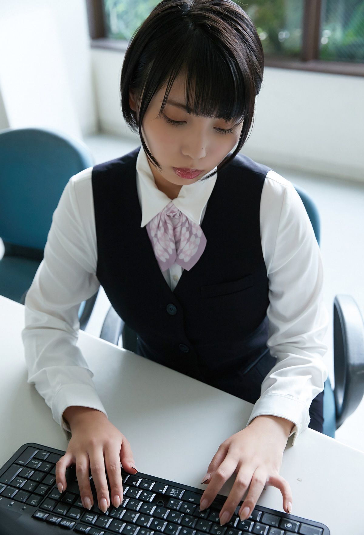 [photobook] Kaoru Yasui 安位薫 - A new employee Yasui-san 新入社員の安位さん